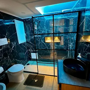 fl-black-diamond.hotels-amalfi.com/